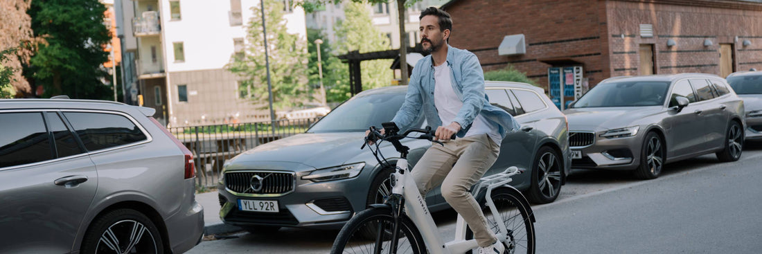 Your Clothing Guide to Riding Your E-Bike Comfortably in Changing Weather