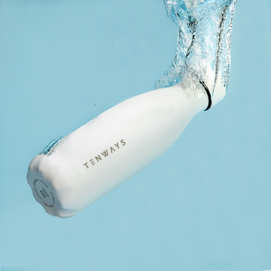 Bouteille d'eau isolée (Blanc)